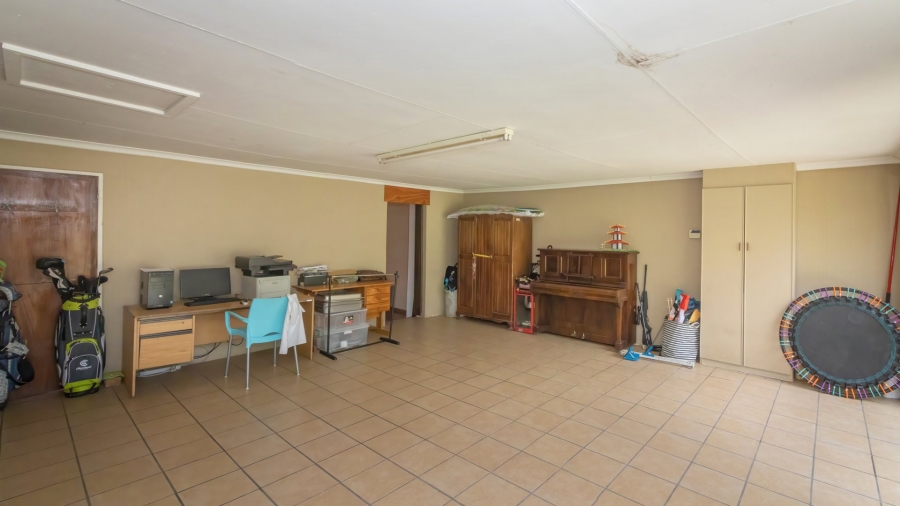 5 Bedroom Property for Sale in Kroonstad Rural Free State